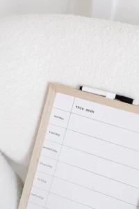 empty structured list on a clipboard representing a website without a clear starting point